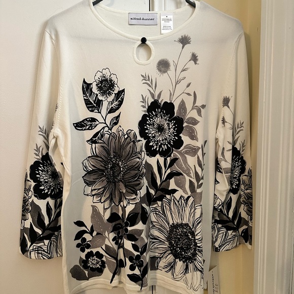 Alfred Dunner Tops - Alfred Dunner Cream 3/4 Sleeve Graphic Blouse